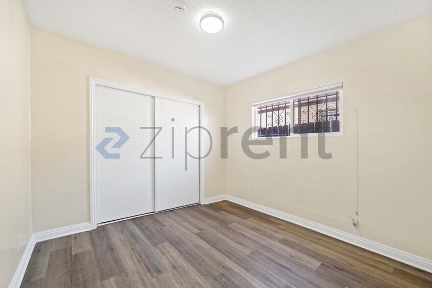 Building Photo - Unit 1