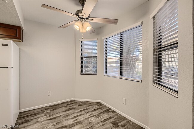 Building Photo - 1109 N Buffalo Dr