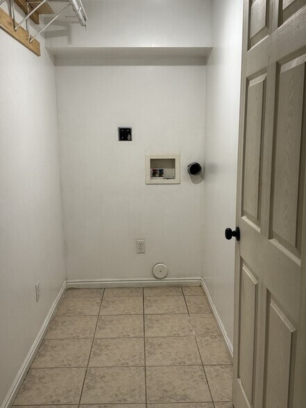 Building Photo - 1605 Franke Cir