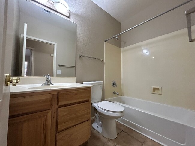 Building Photo - Warm, Inviting 3 Bed / 2bath Home in Canyon Trails with new updated and Flooring!!!