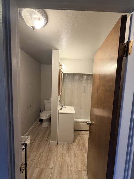 Building Photo - 614 S Stevens St