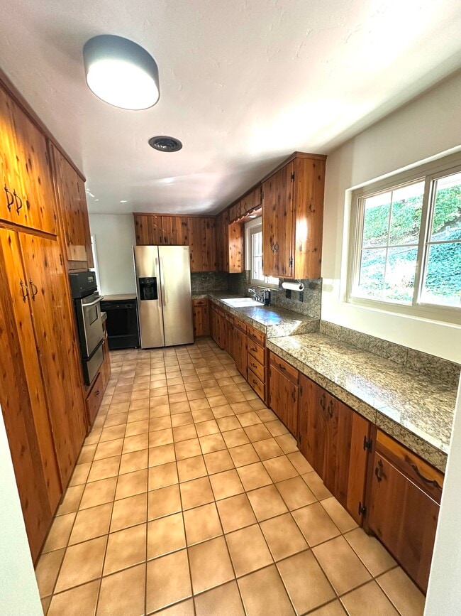 Building Photo - 4370 Calavo Dr