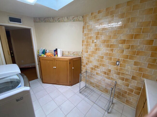 Building Photo - Beautiful 3 Bedroom Home in NE Albuquerque