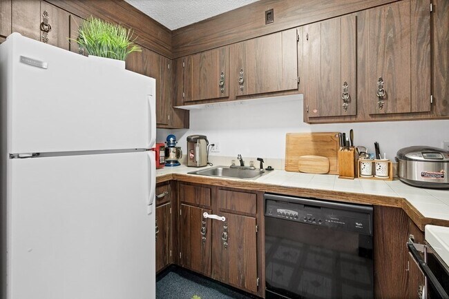 Building Photo - 1186 Worcester Rd