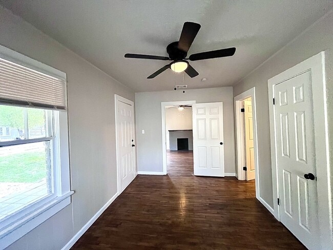 Building Photo - 2104 20th St