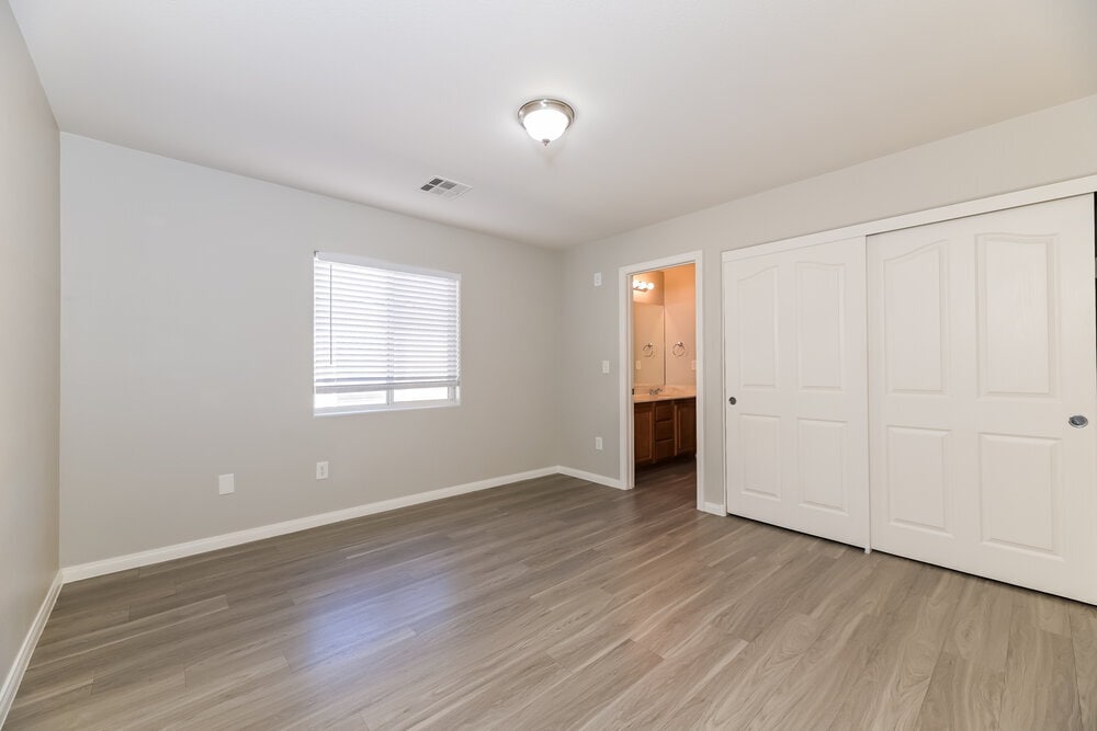 Building Photo - 6035 N Hidden Summit St