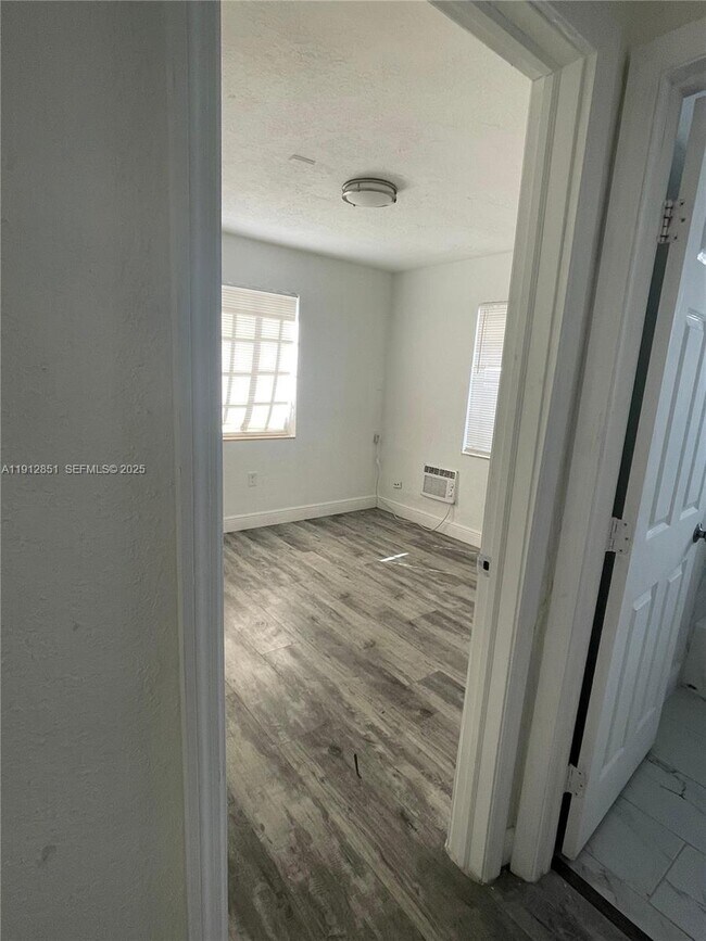 Building Photo - 5511 SW 20th St