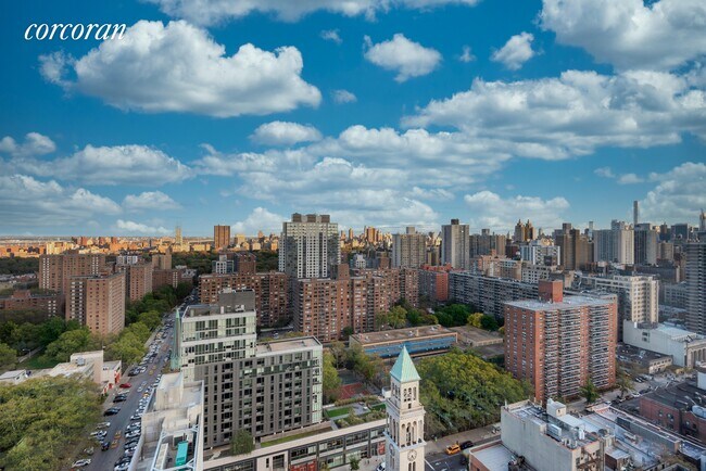 Building Photo - 2628 Broadway