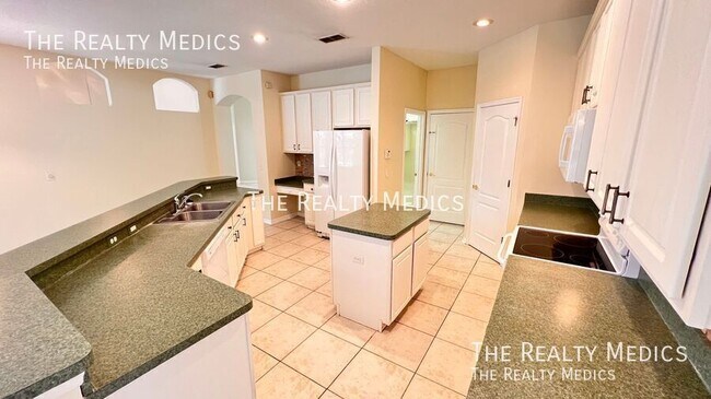 Building Photo - 7823 Fernleaf Dr