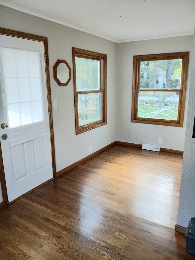 Building Photo - 112 Hazel Ct