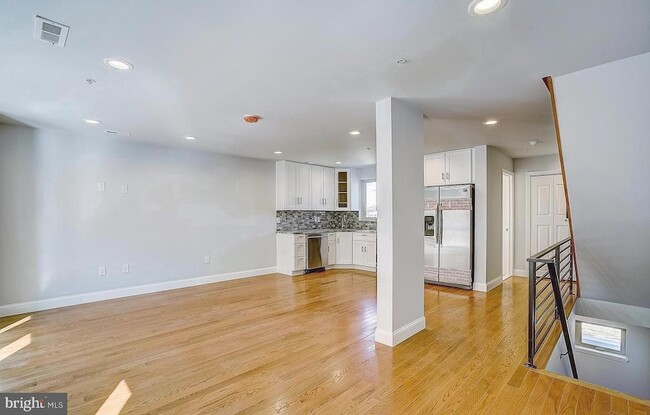 Building Photo - 1249 N 17th St
