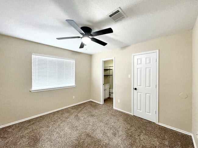 Building Photo - 831 Sagewood Trail