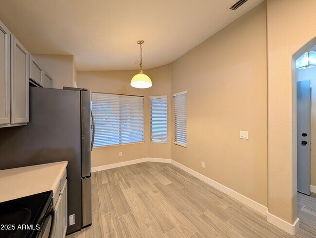 Building Photo - 7059 W Gardenia Ave