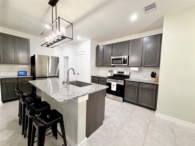 Building Photo - 4724 Peony Grn Dr