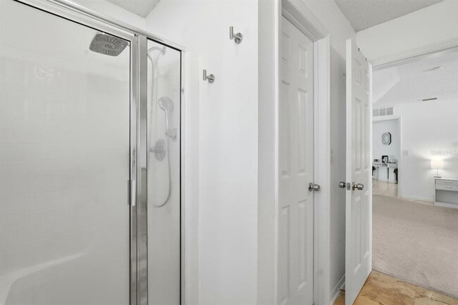 Building Photo - 6 Reybury Ln