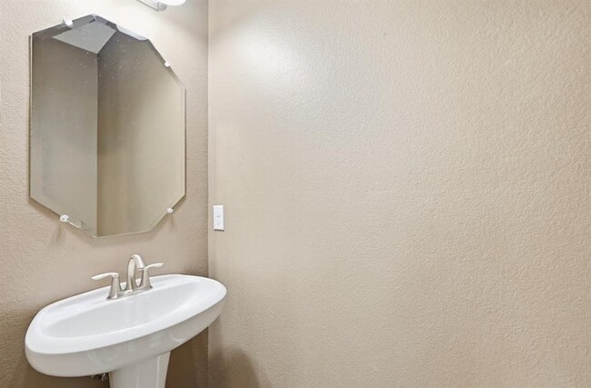 Building Photo - 11417 Lost Maples Trail