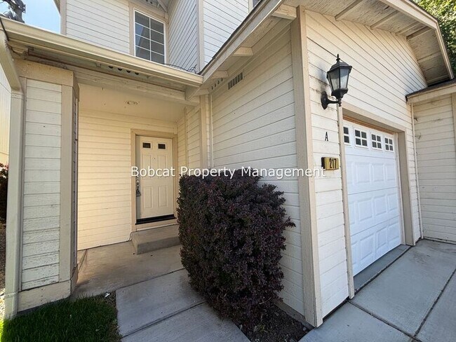 Building Photo - 217 Meadowood Ct