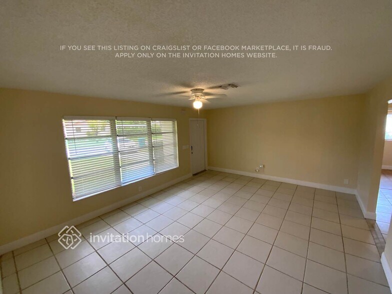Building Photo - 3070 SE 1st Pl