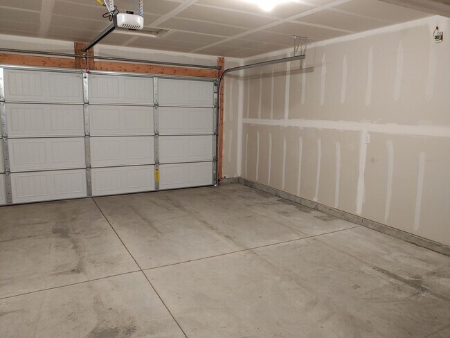 Building Photo - Beautiful New Home in Post Falls-Dog Friendly