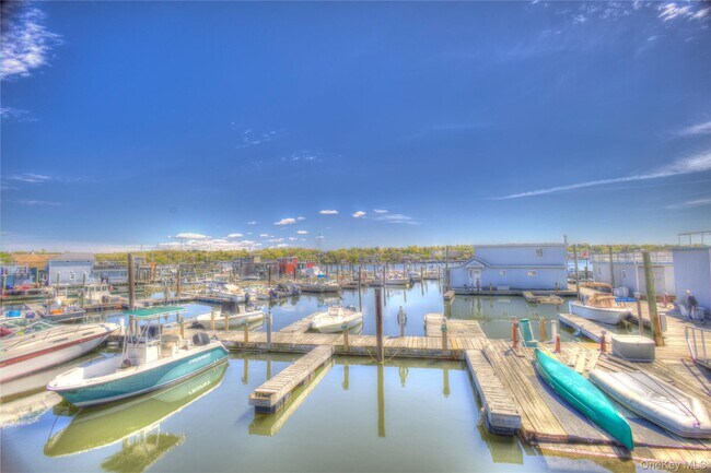 Building Photo - 3 Toms Point Ln