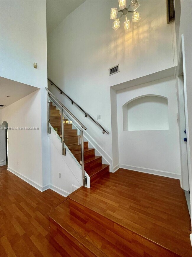 Building Photo - 5871 NW 112th Ct
