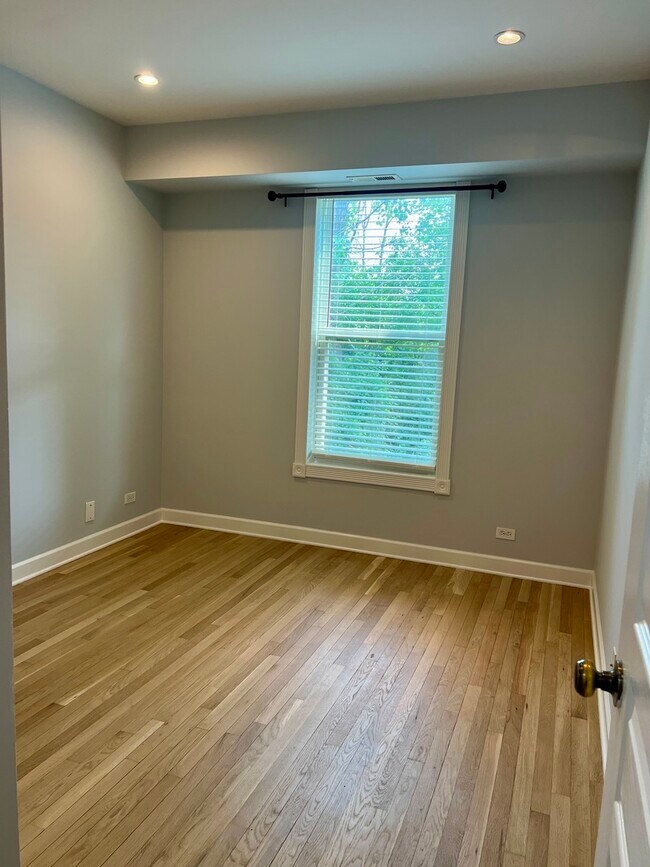 Building Photo - 473 Metropolitan St