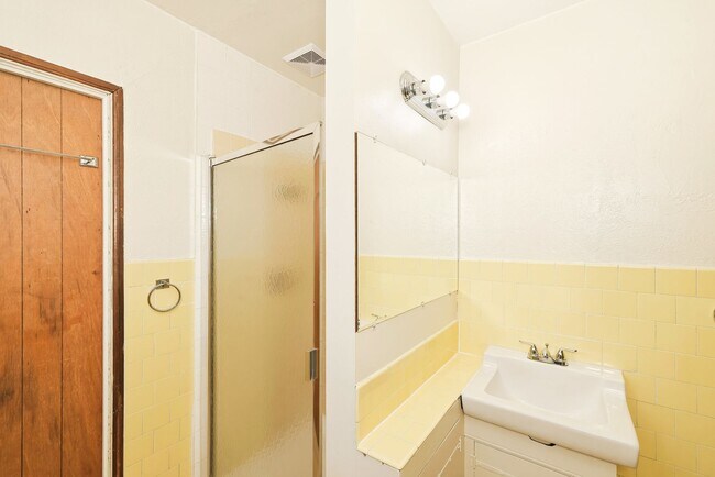 Building Photo - 420 Carrillo St