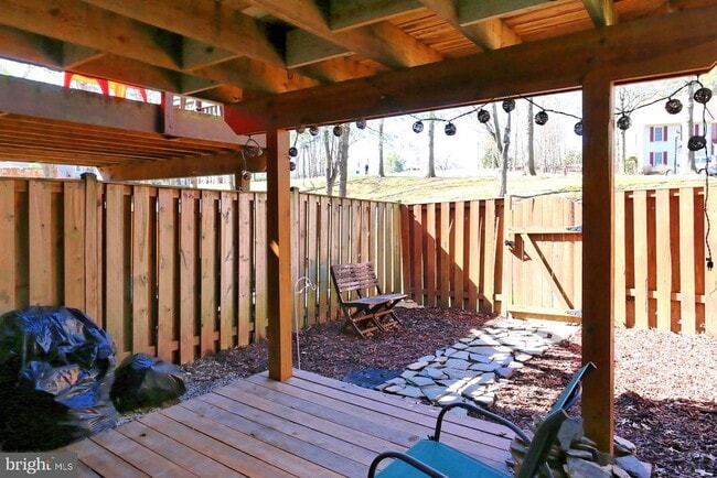 Building Photo - 8492 Laurel Oak Dr
