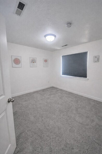 Building Photo - 4332 W Hemsley Ln