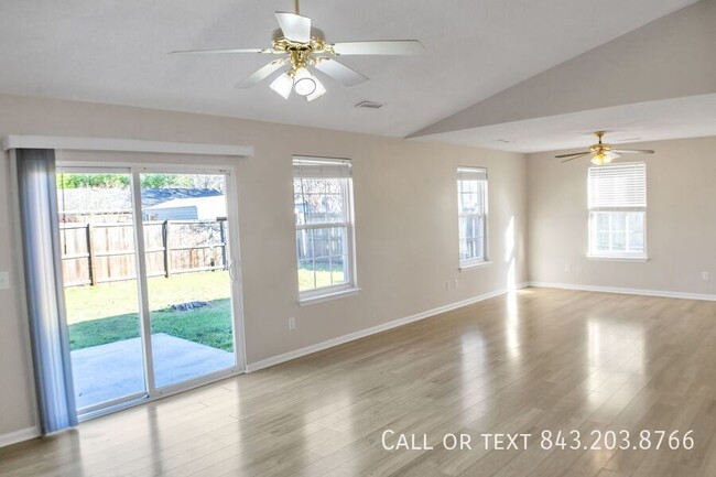 Building Photo - 9990 Hallsford Dr