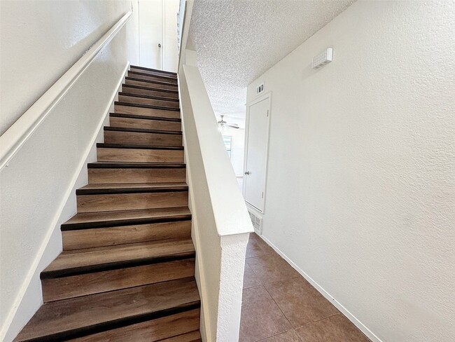 Building Photo - 1024 Southmoor Dr