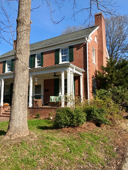 Building Photo - 208 Watts St