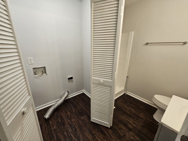 Building Photo - 117 Hunt Club Ct