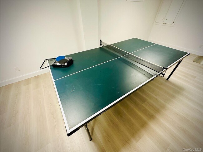 Building Photo - 10 Ginny Ln