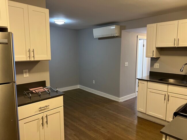 Building Photo - 27 N Margin St