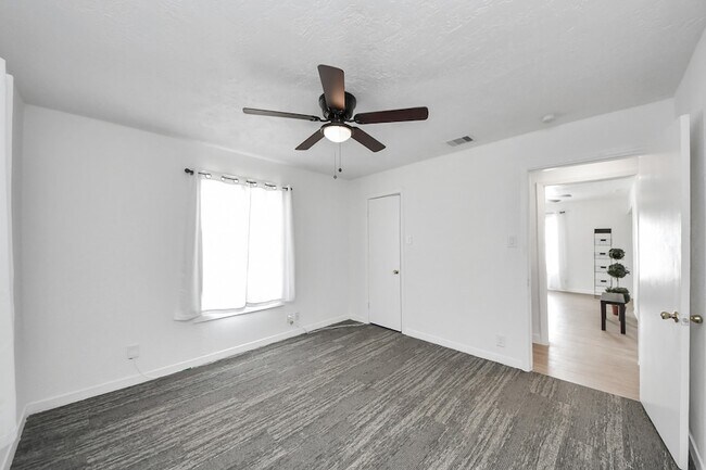 Building Photo - 2210 Detering St