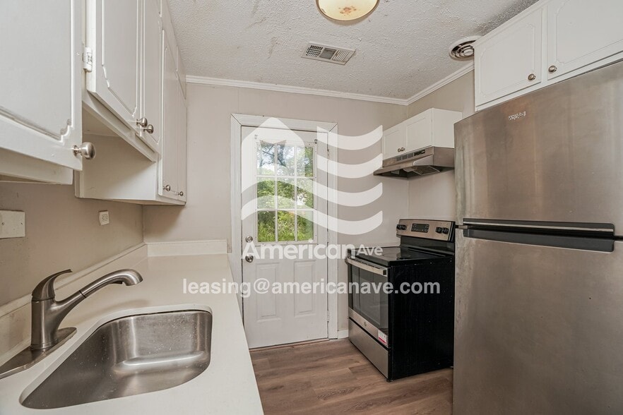 Building Photo - 209 Meadowdale Dr