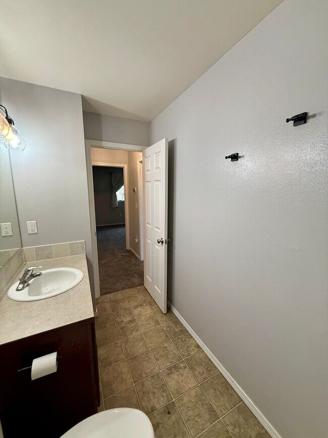 Building Photo - Stunning 3 Bed 2 Bath Eagle Ridge Home w/ Large Fenced Backyard and Raised Deck!