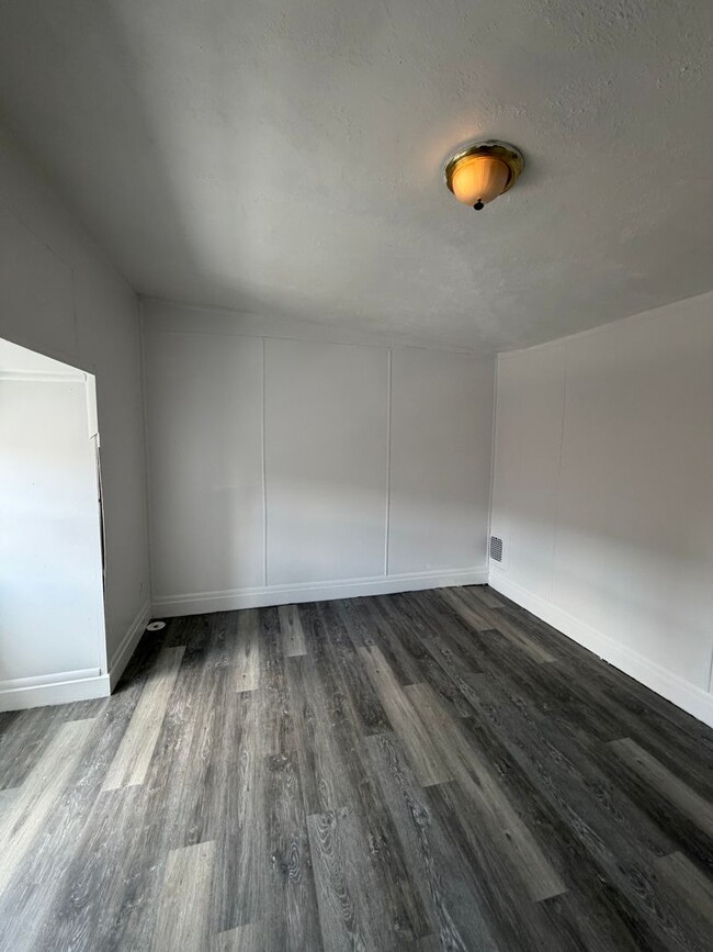 Building Photo - 835 Liden Ave