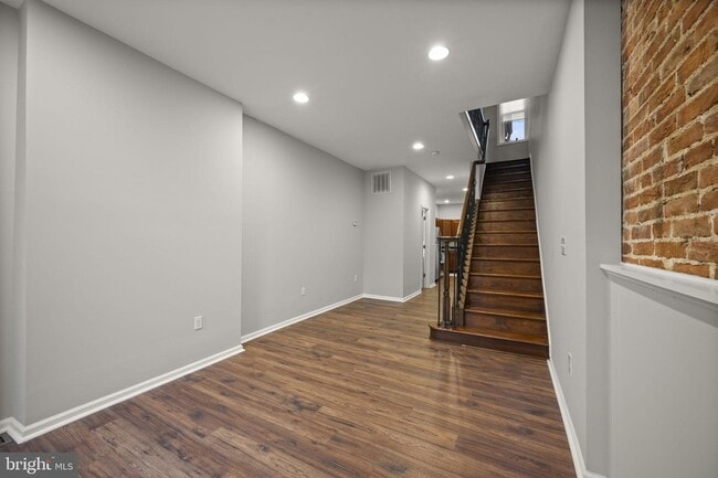 Building Photo - 420 N Collington Ave