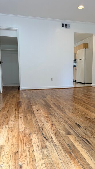 Building Photo - 1735 Gales Pl NE