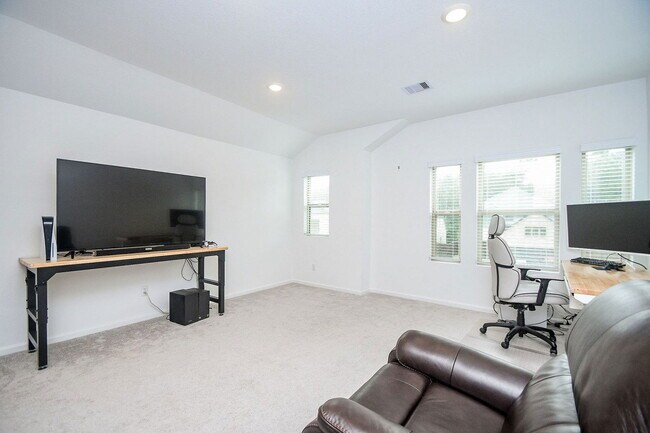 Building Photo - 28722 Mount Bonnell Dr