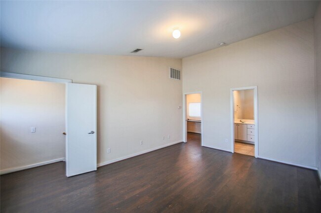 Building Photo - 6913 Yellowstone Way Dr