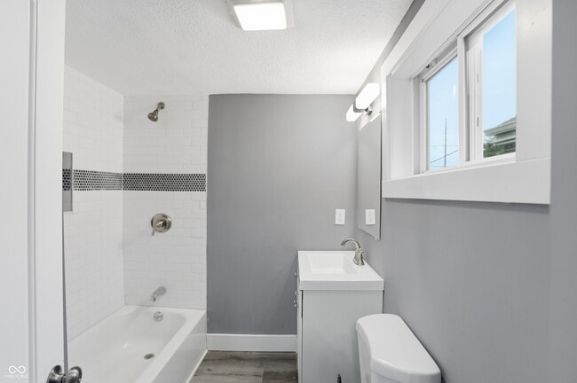 Building Photo - 1035 Albany St