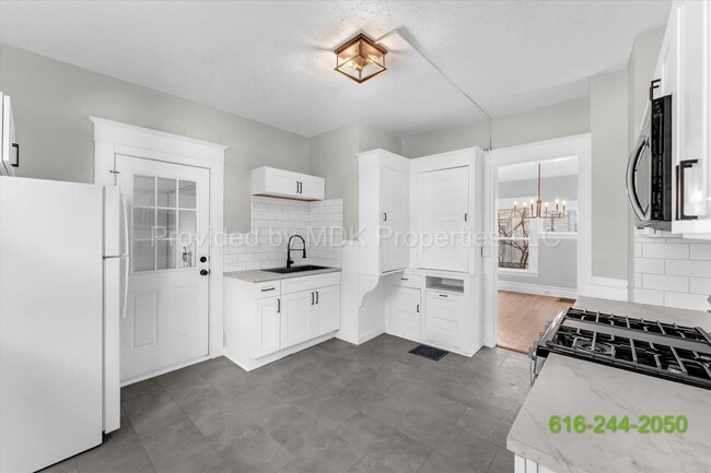 Building Photo - STUNNING REMODEL!!! Extremely Spacious 3 Bedroom (Extra Room) Home!! SECTION 8 APPROVED! (Handica...