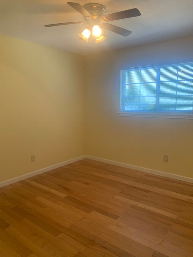 Building Photo - 2829 S Sea Dr