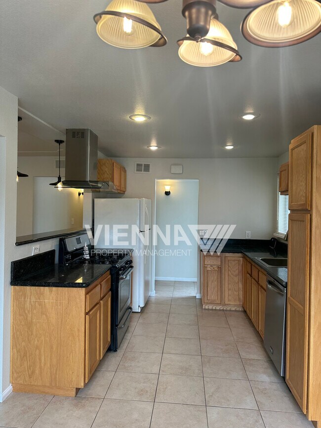 Building Photo - 5280 5th St