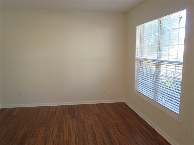 Building Photo - 811 Buffington Way