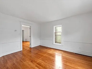 Building Photo - 1560 Wealthy St SE