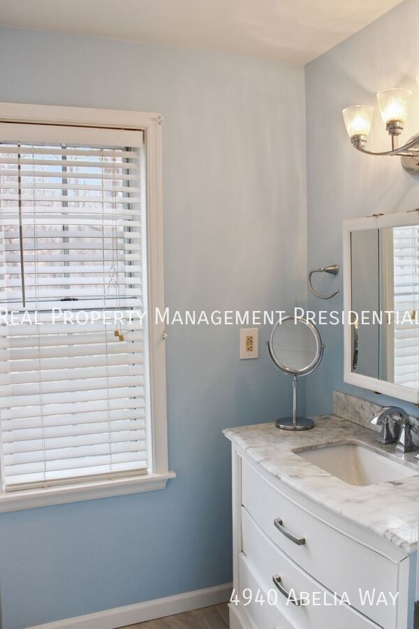 Building Photo - 4940 Abelia Way